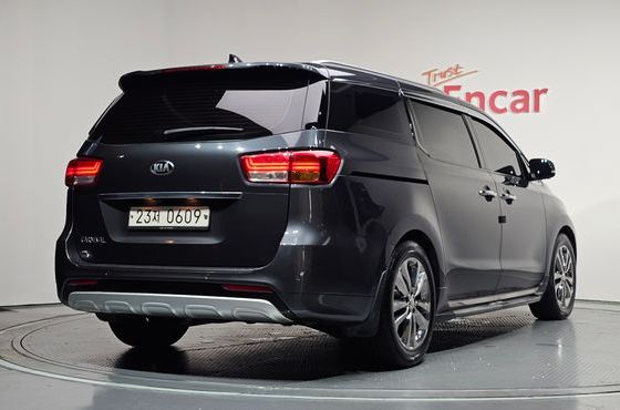 Kia Carnival Gasoline 9-seater Noblesse — пробег 128 997 км — фото 2 из 5