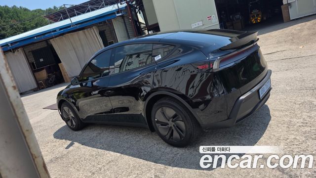 Tesla Model Y Premium RWD — пробег 500 км — фото 3 из 5