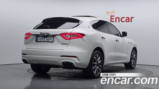 Maserati Levante из Кореи Encar
