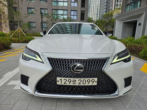 Lexus LS 3.5 Luxury — пробег 900 км — фото 1 из 5