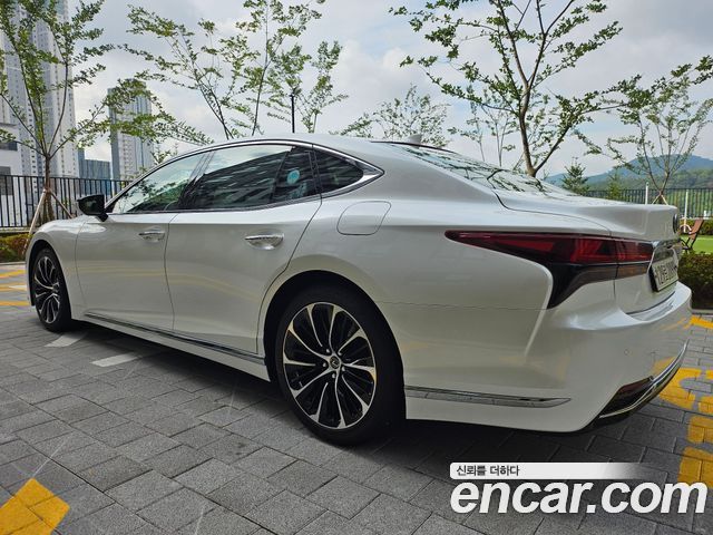 Lexus LS 3.5 Luxury — пробег 900 км — фото 3 из 5