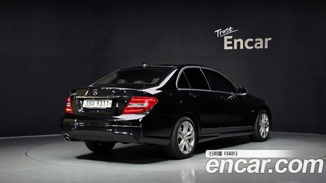 Mercedes-Benz C-Class C200 CGI AVANTGARDE — пробег 42 214 км — фото 2 из 5