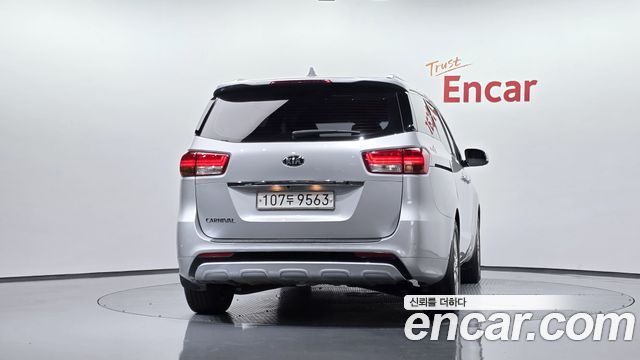 Kia Carnival из Кореи Encar