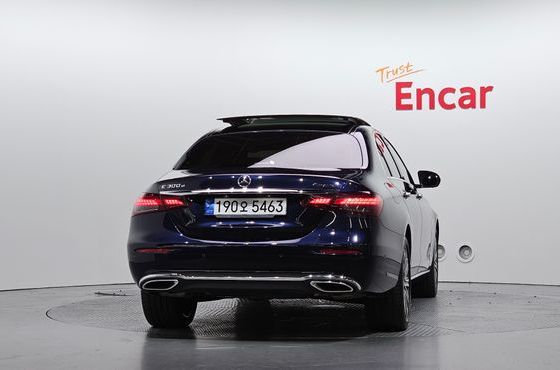 Mercedes-Benz E-Class E300e 4MATIC Exclusive — пробег 28 860 км — фото 4 из 5