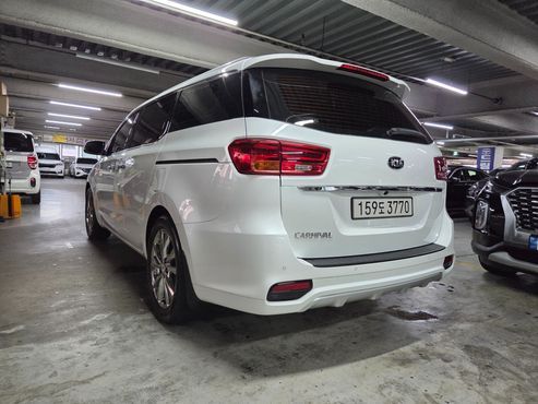 Kia Carnival 9-Seater Prstige — пробег 33 187 км — фото 2 из 5