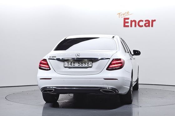 Mercedes-Benz E-Class E300 Avantgarde — пробег 100 860 км — фото 4 из 5