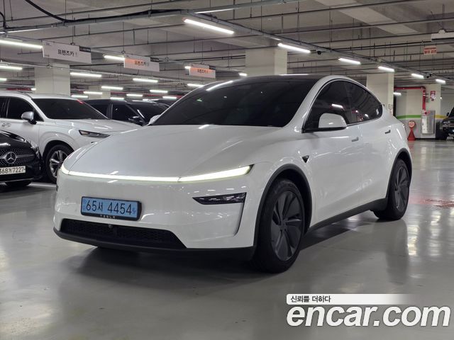 Tesla Model Y Premium RWD — пробег 9 000 км — фото 1 из 5