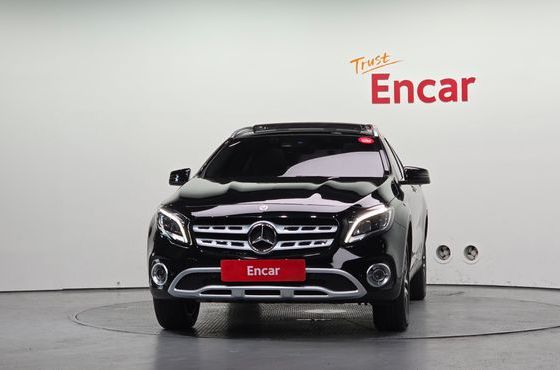 Mercedes-Benz GLA-Class GLA220 Premium — пробег 33 650 км — фото 3 из 5