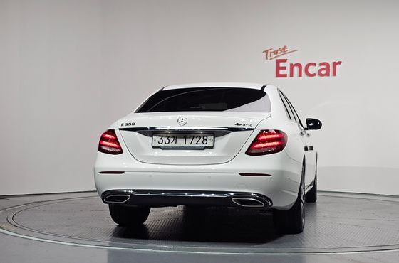Mercedes-Benz E-Class E300 4MATIC Avnatgarde — пробег 57 847 км — фото 4 из 5