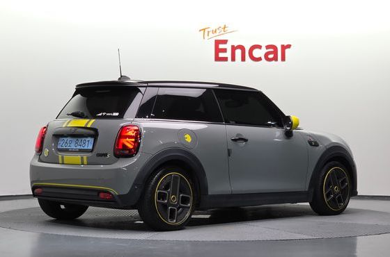 Mini Cooper SE Electric 3rd — пробег 38 604 км — фото 2 из 5