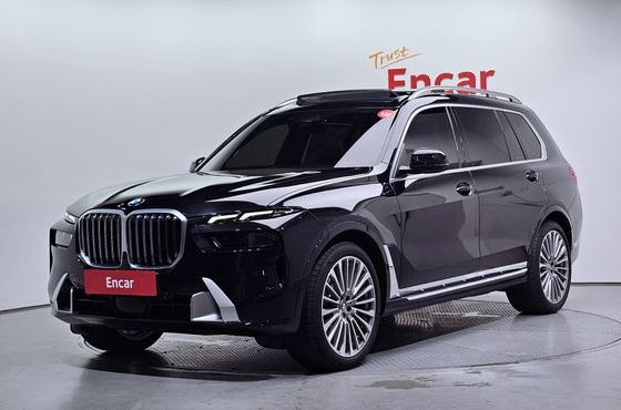 BMW X7 xDrive 40i Design Pure Excellence 6-Seater — пробег 4 359 км — фото 1 из 5