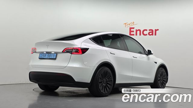 Tesla Model Y RWD — пробег 28 071 км — фото 2 из 5