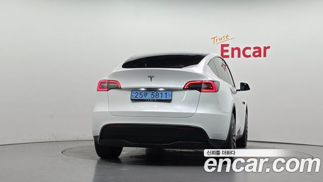 Tesla Model Y RWD — пробег 28 071 км — фото 4 из 5