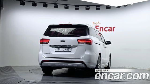 Kia Carnival из Кореи Encar