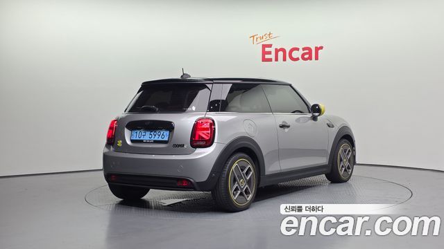 Mini Cooper SE Electric 3rd — пробег 20 355 км — фото 2 из 5