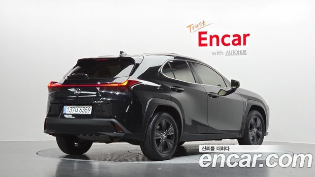 Lexus UX 2.0 2WD — пробег 72 759 км — фото 2 из 5