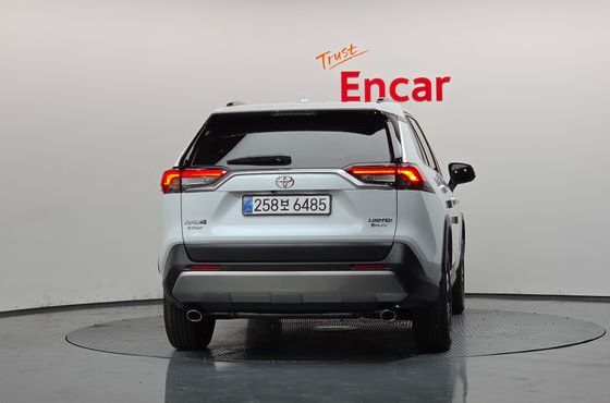 Toyota RAV4 2,5 4WD Hybrid LTD — пробег 2 842 км — фото 4 из 5