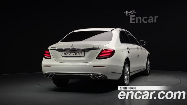 Mercedes-Benz E-Class из Кореи Encar
