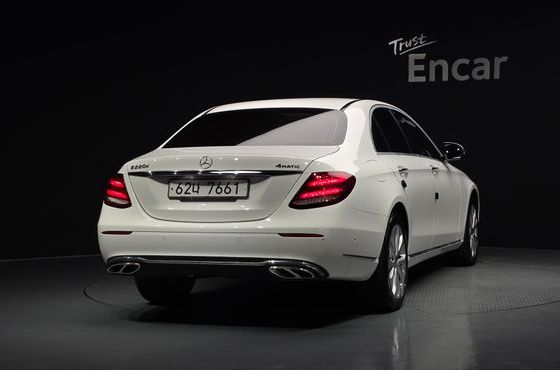 Mercedes-Benz E-Class E220d 4MATIC Exclusive — пробег 136 142 км — фото 4 из 5