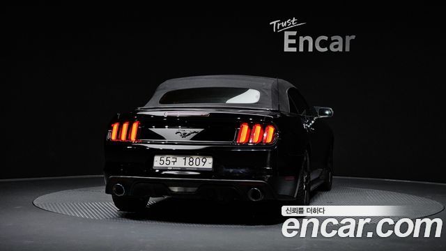 Ford Mustang Convertible — пробег 107 911 км — фото 4 из 5