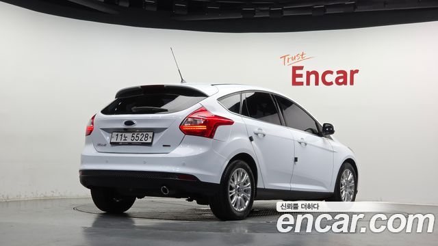 Ford Focus 2.0 Diesel Titanium Hatchback 3rd — пробег 108 579 км — фото 2 из 5
