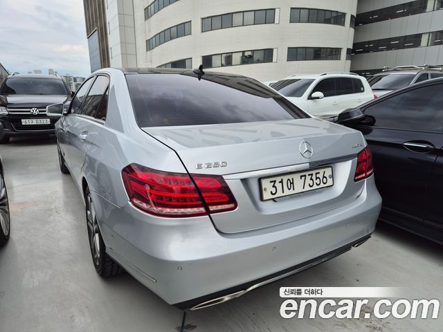 Mercedes-Benz E-Class E250 BlueTec 4MATIC AV — пробег 105 560 км — фото 2 из 5
