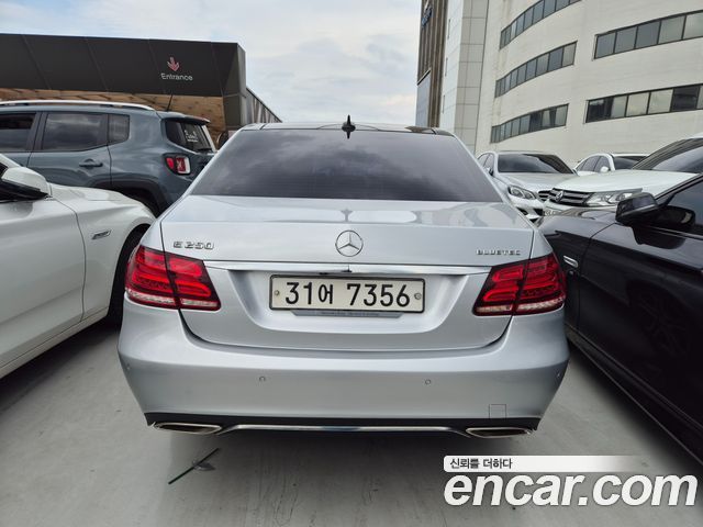 Mercedes-Benz E-Class E250 BlueTec 4MATIC AV — пробег 105 560 км — фото 4 из 5