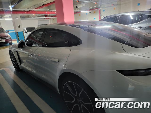 Porsche Taycan Base — пробег 24 501 км — фото 4 из 5