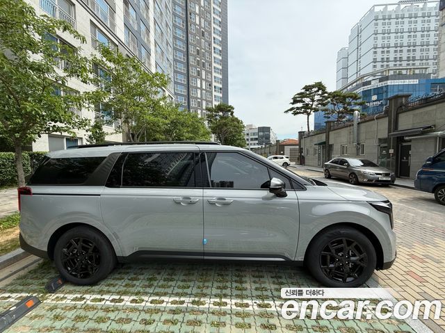 Kia Carnival Hev 9 Seater X Line — пробег 600 км — фото 3 из 5