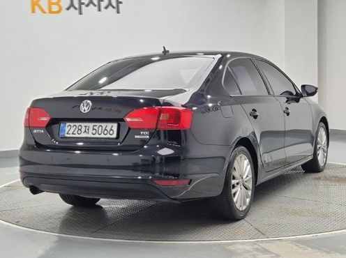 Volkswagen Jetta 1.6 TDI Blue Motion 6th — пробег 122 795 км — фото 4 из 5