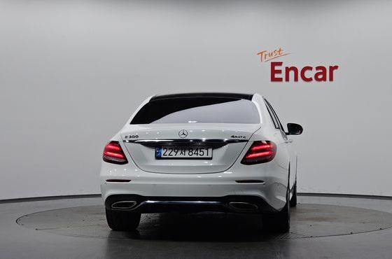 Mercedes-Benz E-Class E300 AMG Line — пробег 86 019 км — фото 4 из 5