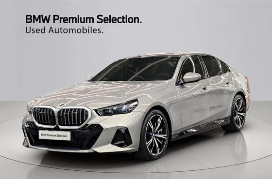 BMW 5-Series 530i xDrive M Sport — пробег 4 827 км — фото 1 из 5