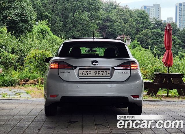 Lexus CT200h 1.8 Compact Trendy ZWA10 — пробег 82 600 км — фото 4 из 5