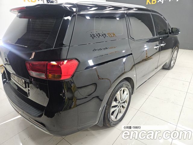Kia Carnival 9-seater Noblesse — пробег 222 000 км — фото 4 из 5