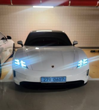 Porsche Taycan Base — пробег 14 300 км — фото 3 из 5