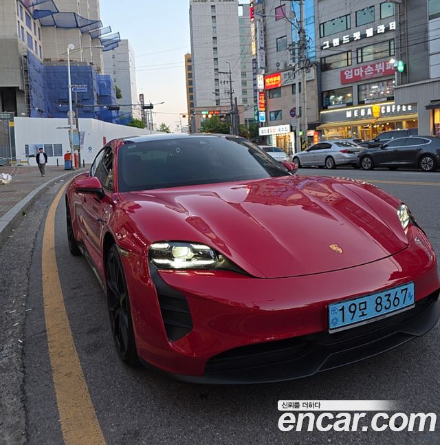 Porsche Taycan GTS — пробег 51 500 км — фото 1 из 5