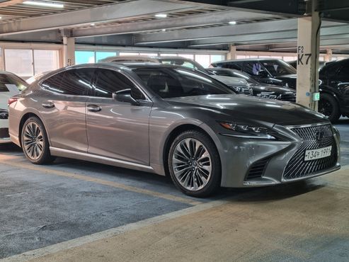 Lexus LS 3.5 Platinum AWD — пробег 67 000 км — фото 1 из 5