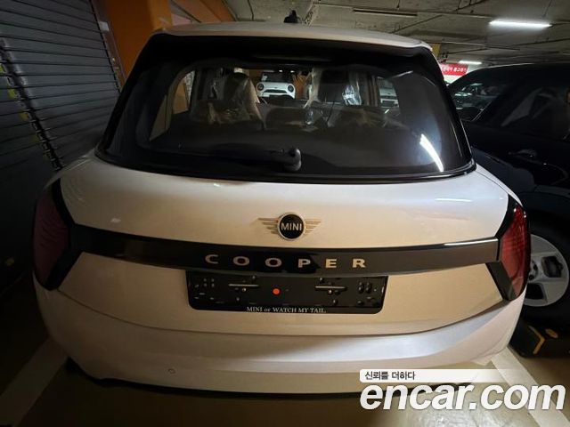 Mini Cooper 5Door Essential — пробег 5 км — фото 2 из 5