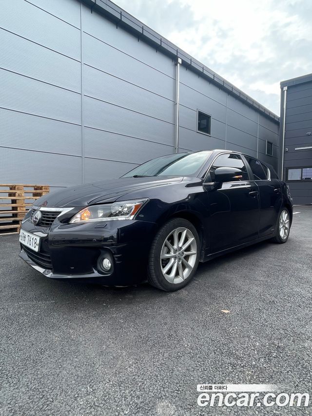 Lexus CT200h 1.8 Compact Trendy ZWA10 — пробег 159 000 км — фото 1 из 5