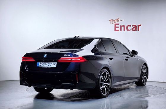 BMW 5-Series 530i xDrive M Sport — пробег 4 562 км — фото 2 из 5