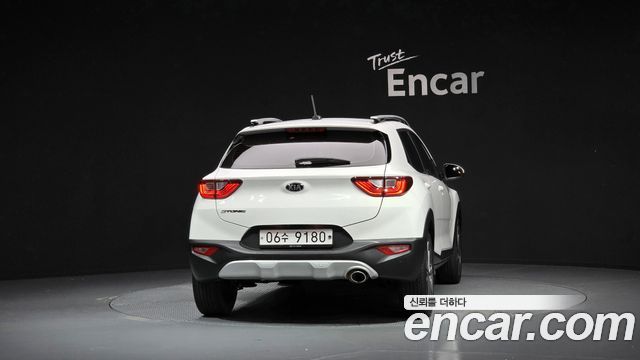 Kia Stonic из Кореи Encar