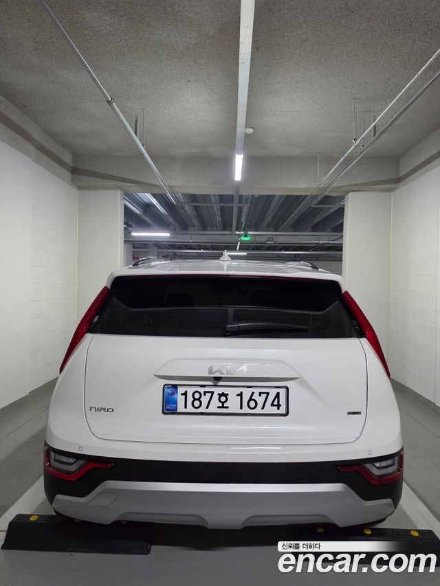 Kia Niro Best Selection — пробег 4 974 км — фото 4 из 5