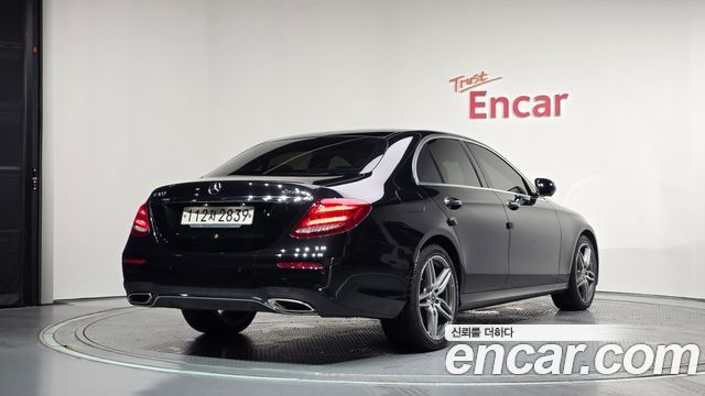 Mercedes-Benz E-Class E300 4MATIC AMG Line — пробег 104 805 км — фото 2 из 5