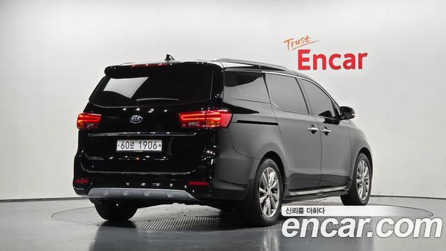 Kia Carnival 9-Seater Prstige — пробег 41 593 км — фото 2 из 5