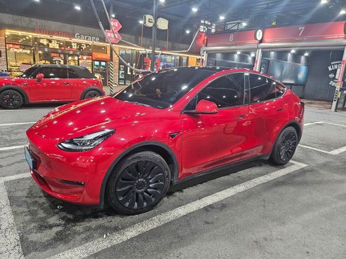 Tesla Model Y Long Range AWD — пробег 76 600 км — фото 1 из 5