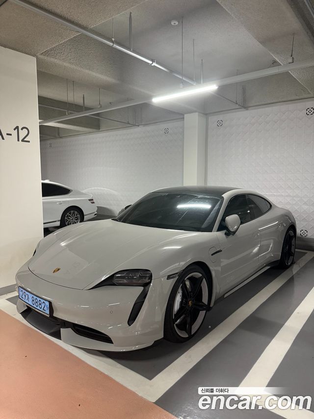 Porsche Taycan Turbo — пробег 18 000 км — фото 2 из 5