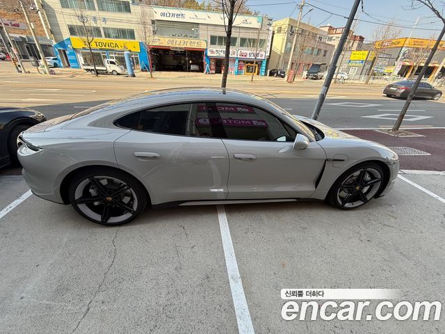 Porsche Taycan Turbo — пробег 18 000 км — фото 5 из 5