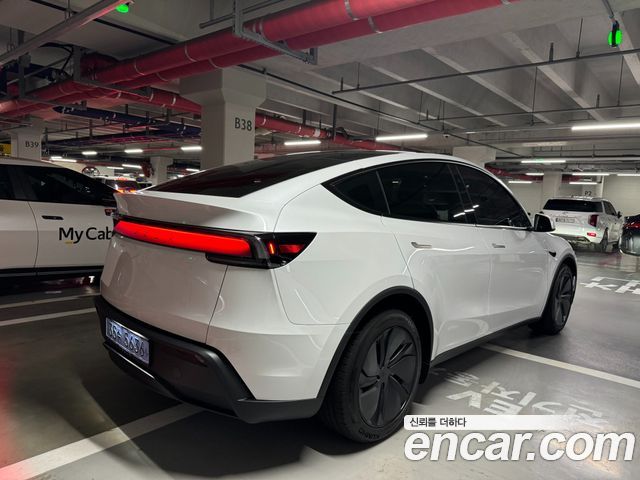 Tesla Model Y Premium RWD — пробег 731 км — фото 4 из 5