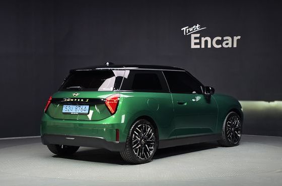 Mini Cooper SE Favoured — пробег 9 011 км — фото 2 из 5