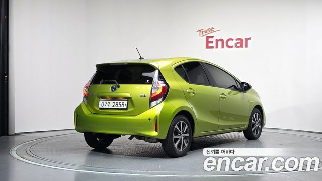 Toyota Prius 1.5 — пробег 17 227 км — фото 2 из 5